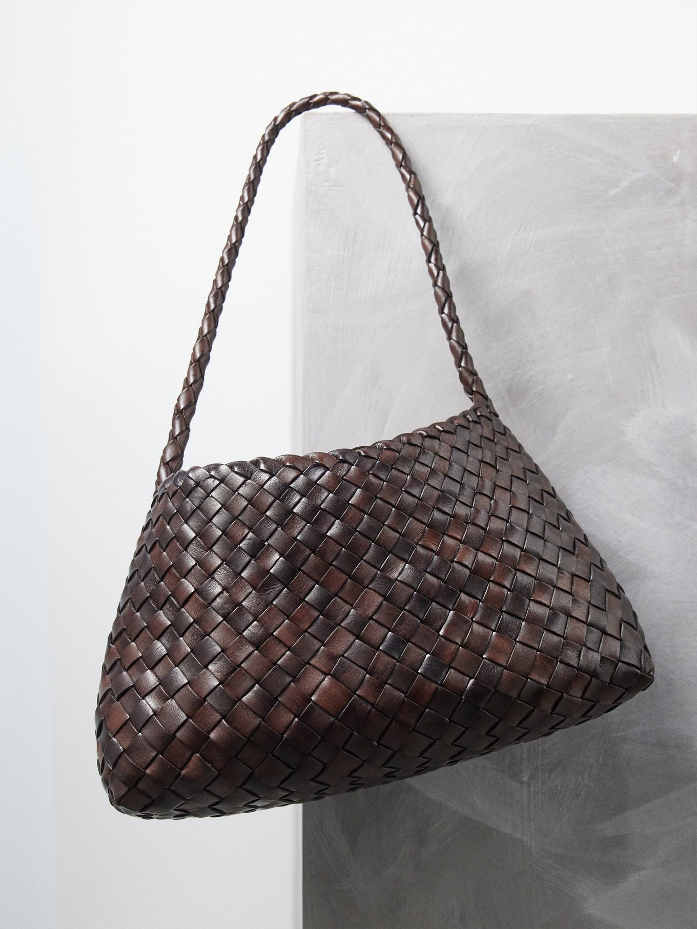 Santa Rosanna small woven leather shoulder bag video