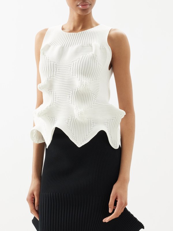 Issey Miyake Linkage ribbed-knit sweater vest