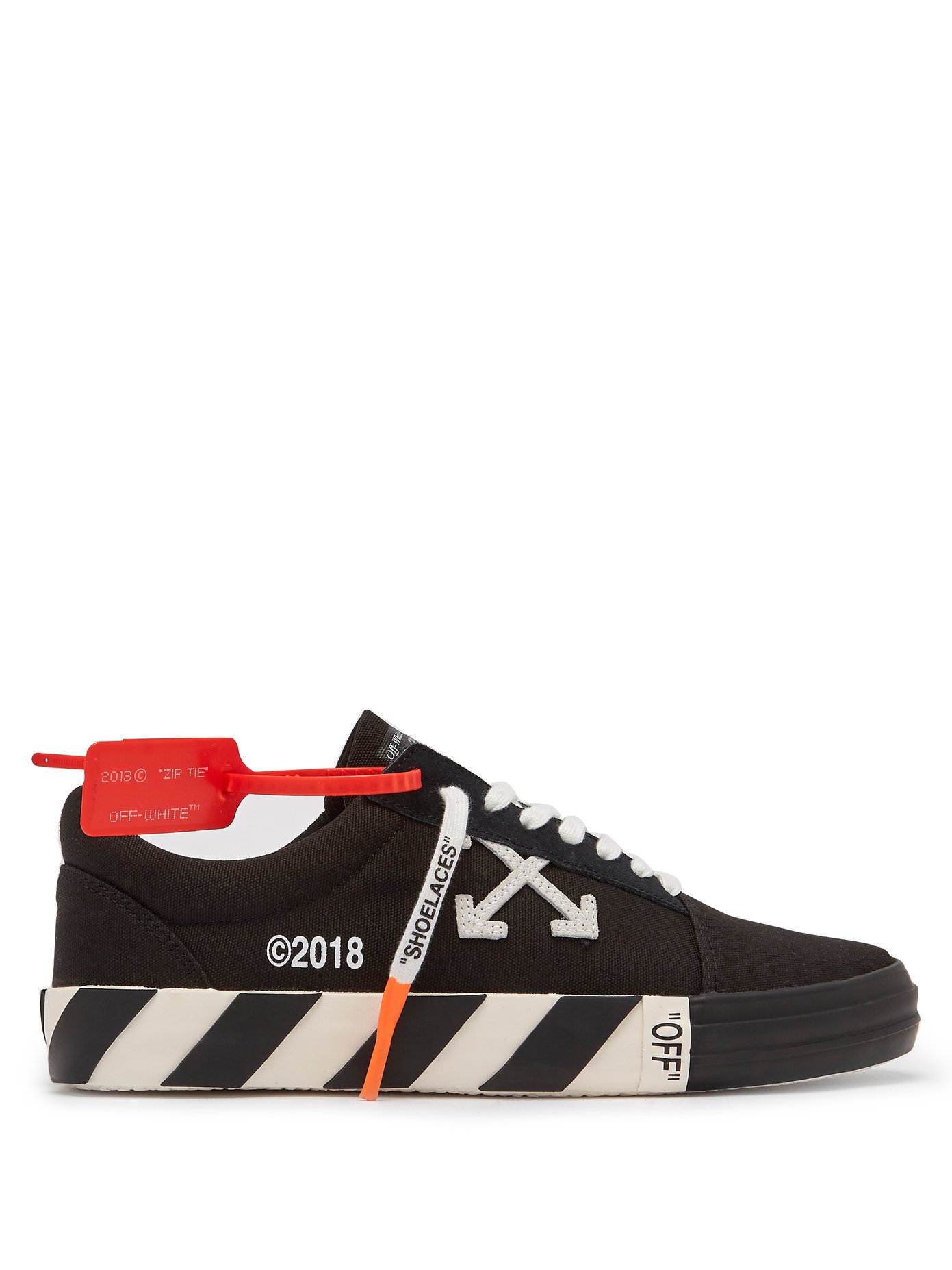 Off white. Converse off White. Off White обувь. Converse off White черные. Zip Ties на кроссовках.