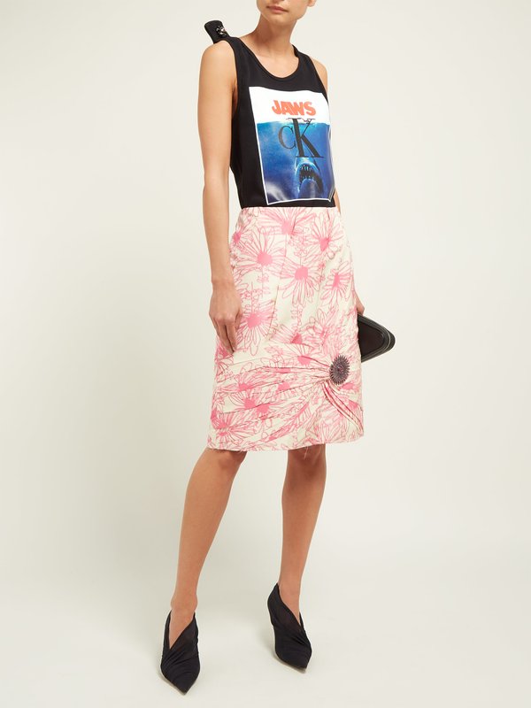 Calvin Klein Brooch-embellished floral-print silk skirt