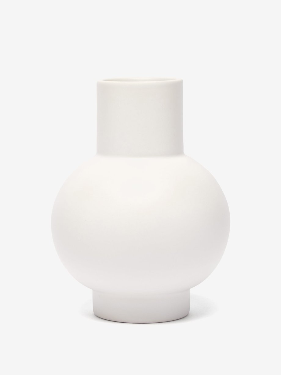 White Strøm large ceramic vase | Raawii | MATCHESFASHION US