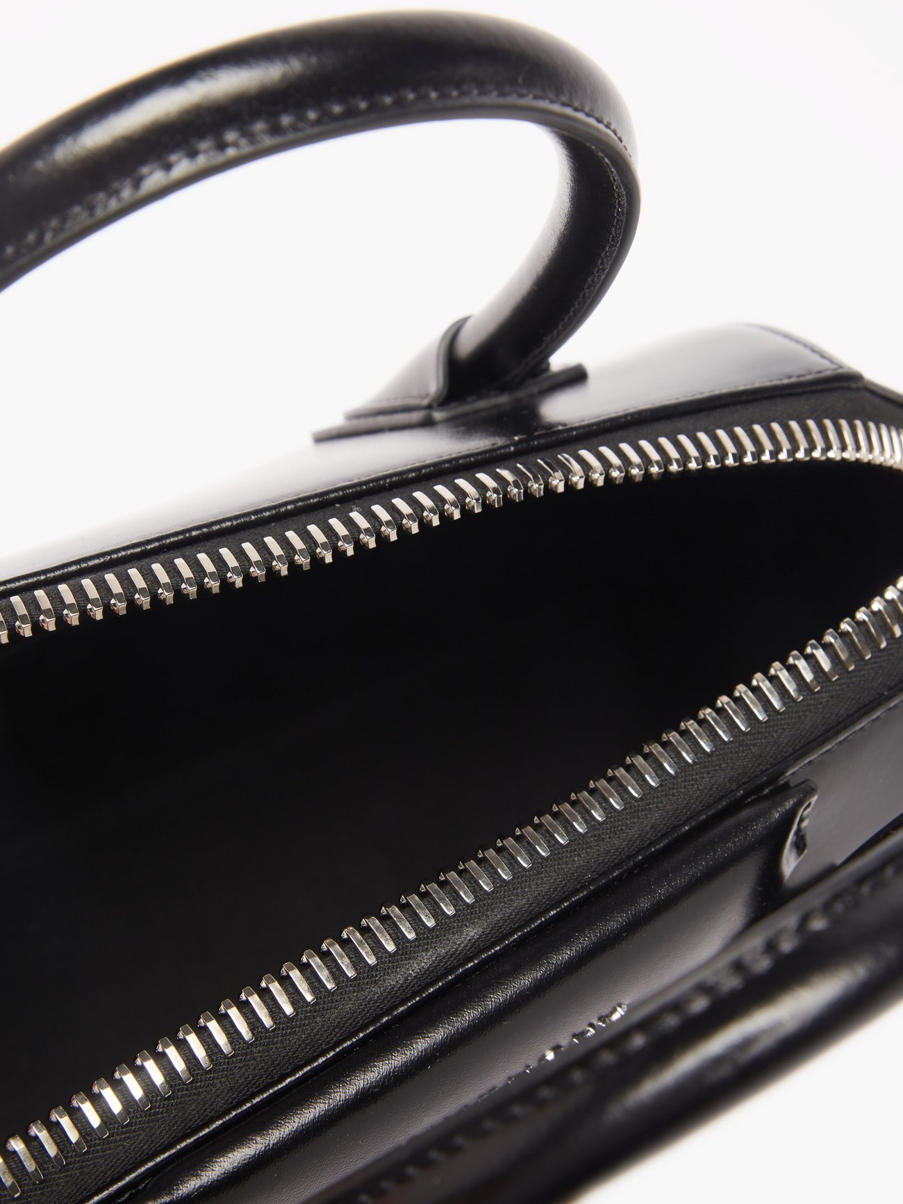 Antigona leather handbag Givenchy Black in Leather - 10458387