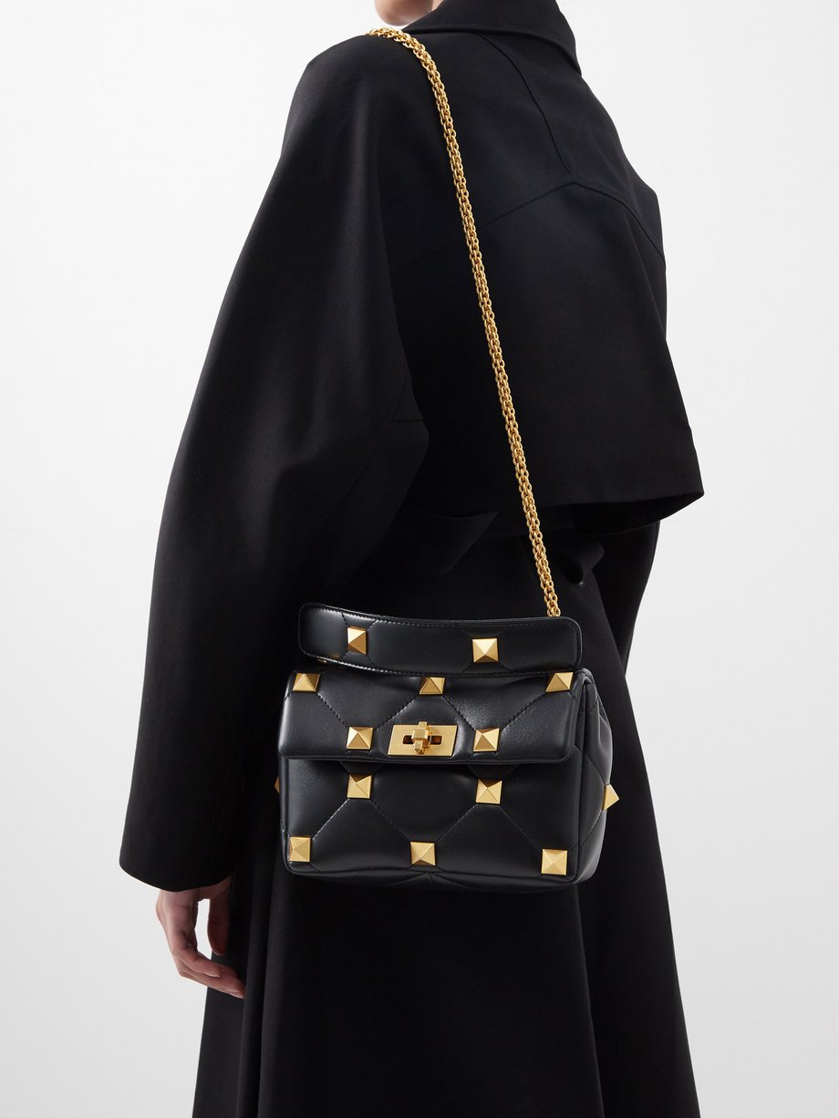 mest Transistor Kig forbi Black Roman Stud medium quilted-leather shoulder bag | Valentino Garavani |  MATCHESFASHION US