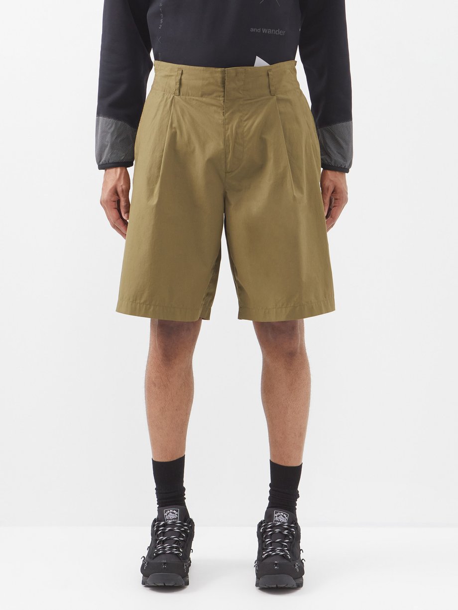 Green best sale moncler shorts