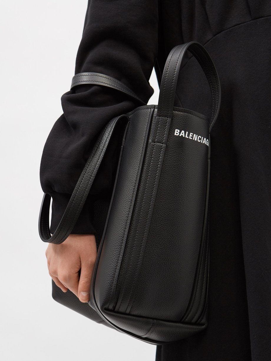 Balenciaga everyday leather hot sale tote bag