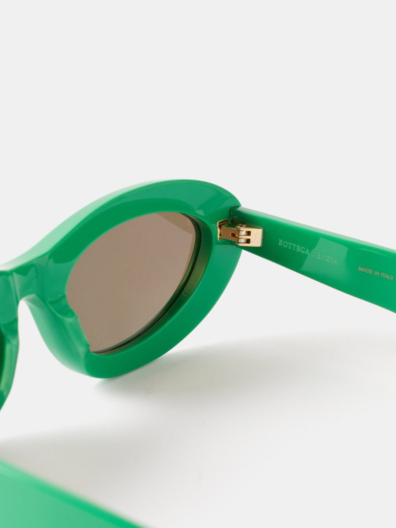 Bottega Veneta Sporty Oval Acetate Sunglasses in Green