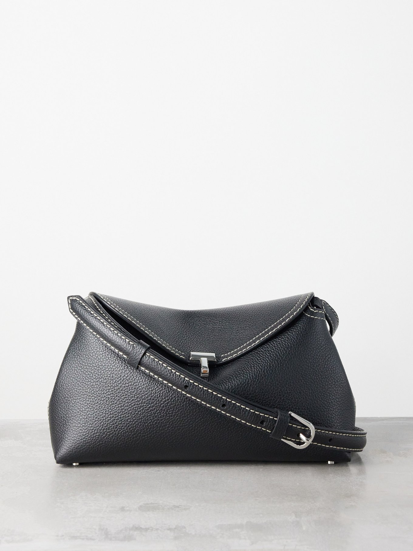 Toteme トーテム T-lock leather cross-body bag BLACK｜MATCHESFASHION（マッチズファッション)