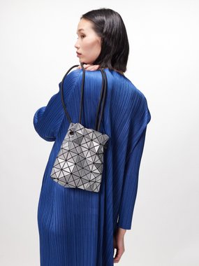 WRING GLOSS SHOULDER BAG, The official ISSEY MIYAKE ONLINE STORE