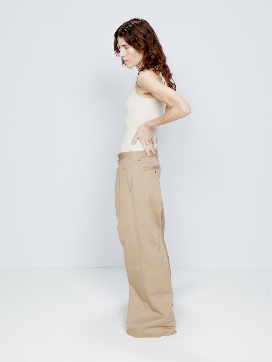 Raey Raey Wide leg cotton chino Tan｜MATCHESFASHION（マッチズファッション)