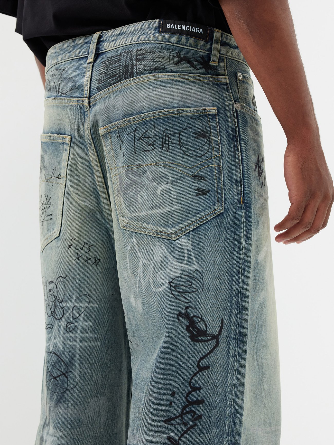 Balenciaga Graffiti-print wide-leg jeans - デニム/ジーンズ