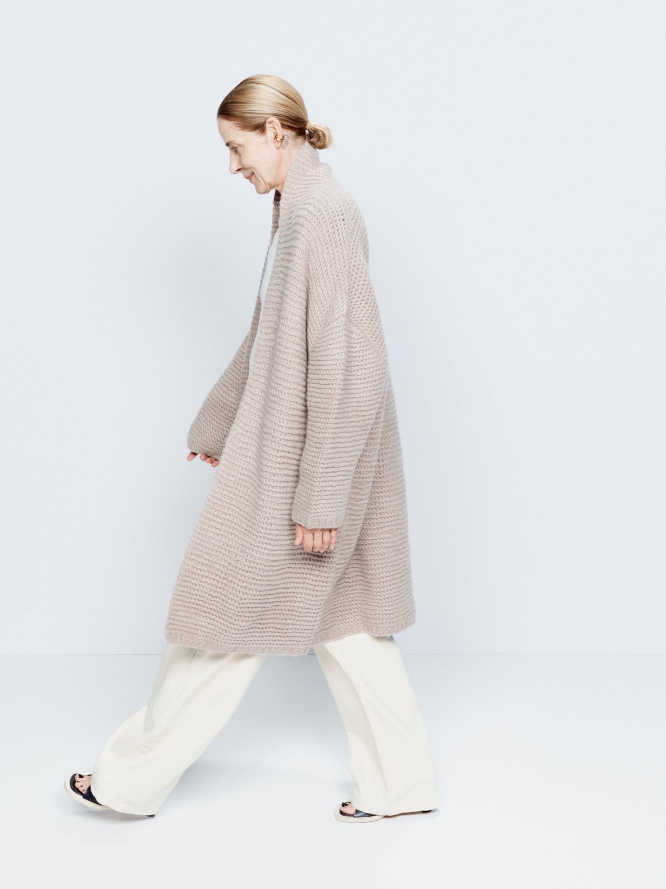 Powder beige maxi knit cardigan – Isle Rae