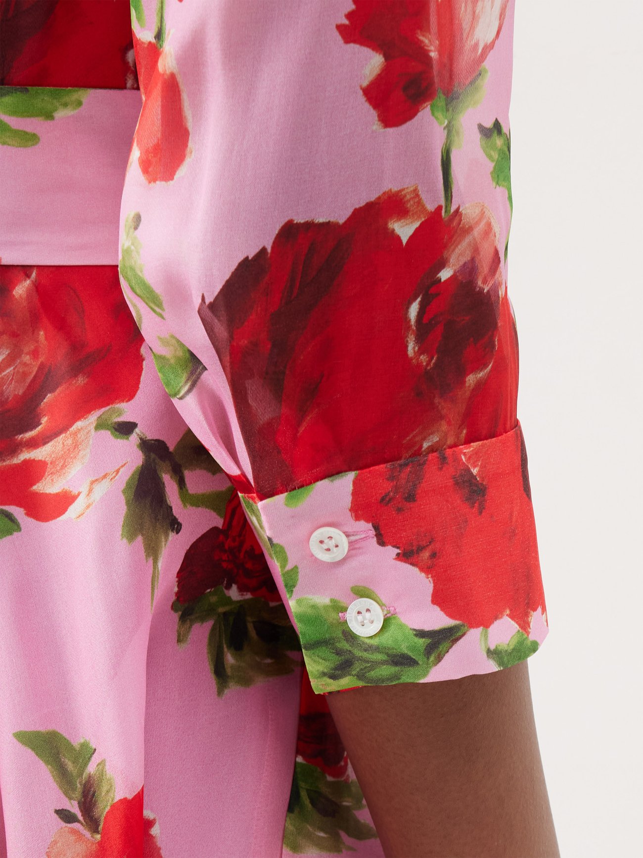 Carolina Herrera on X: Spring is the moment for bright colors — like, say,  a pink shirtdress and a cherry red Doma Insignia Satchel handbag or a fresh  green total look and