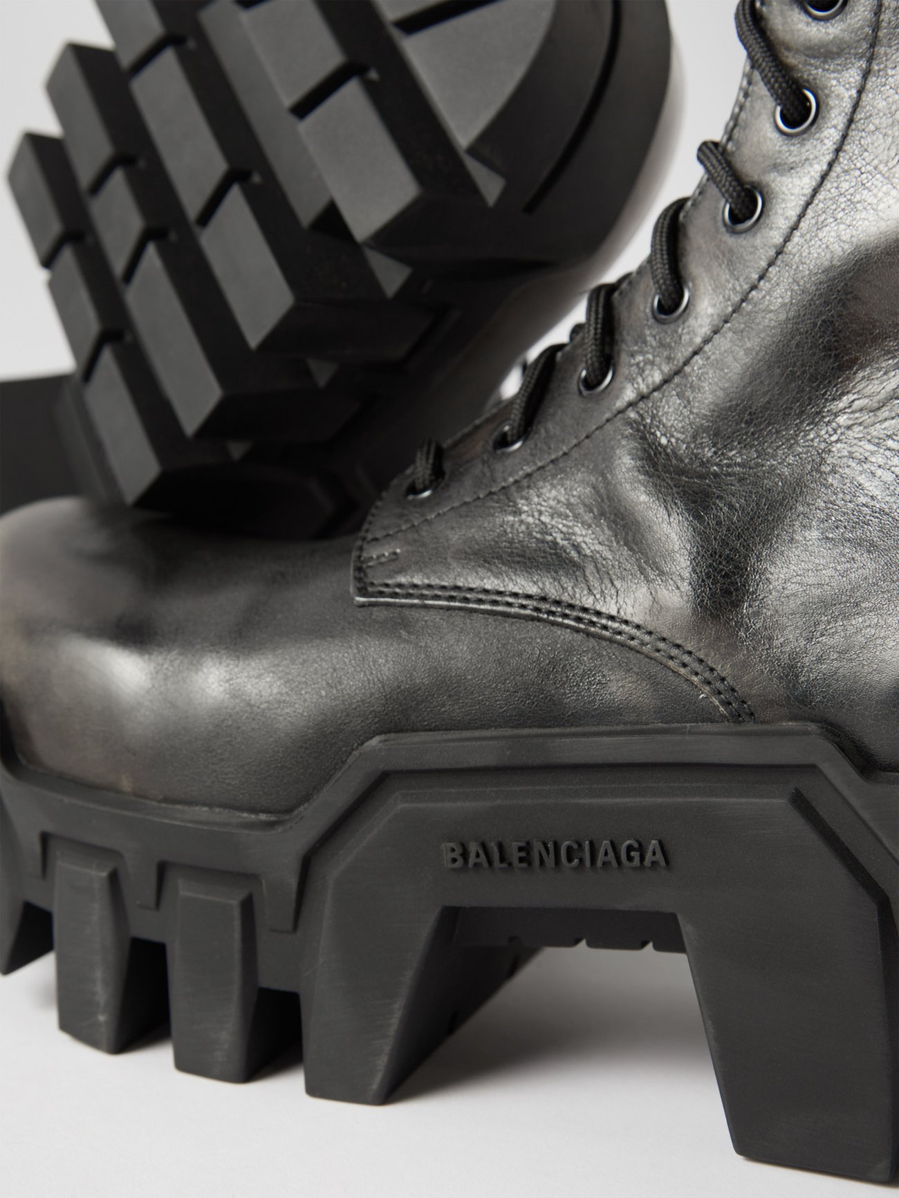 Bulldozer leather boots