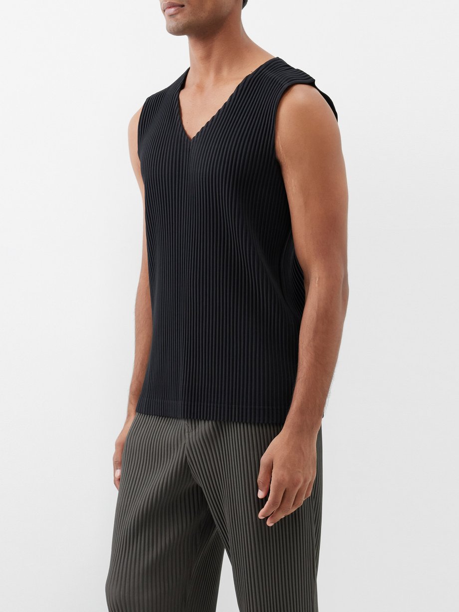 Black V-neck technical-pleated tank top