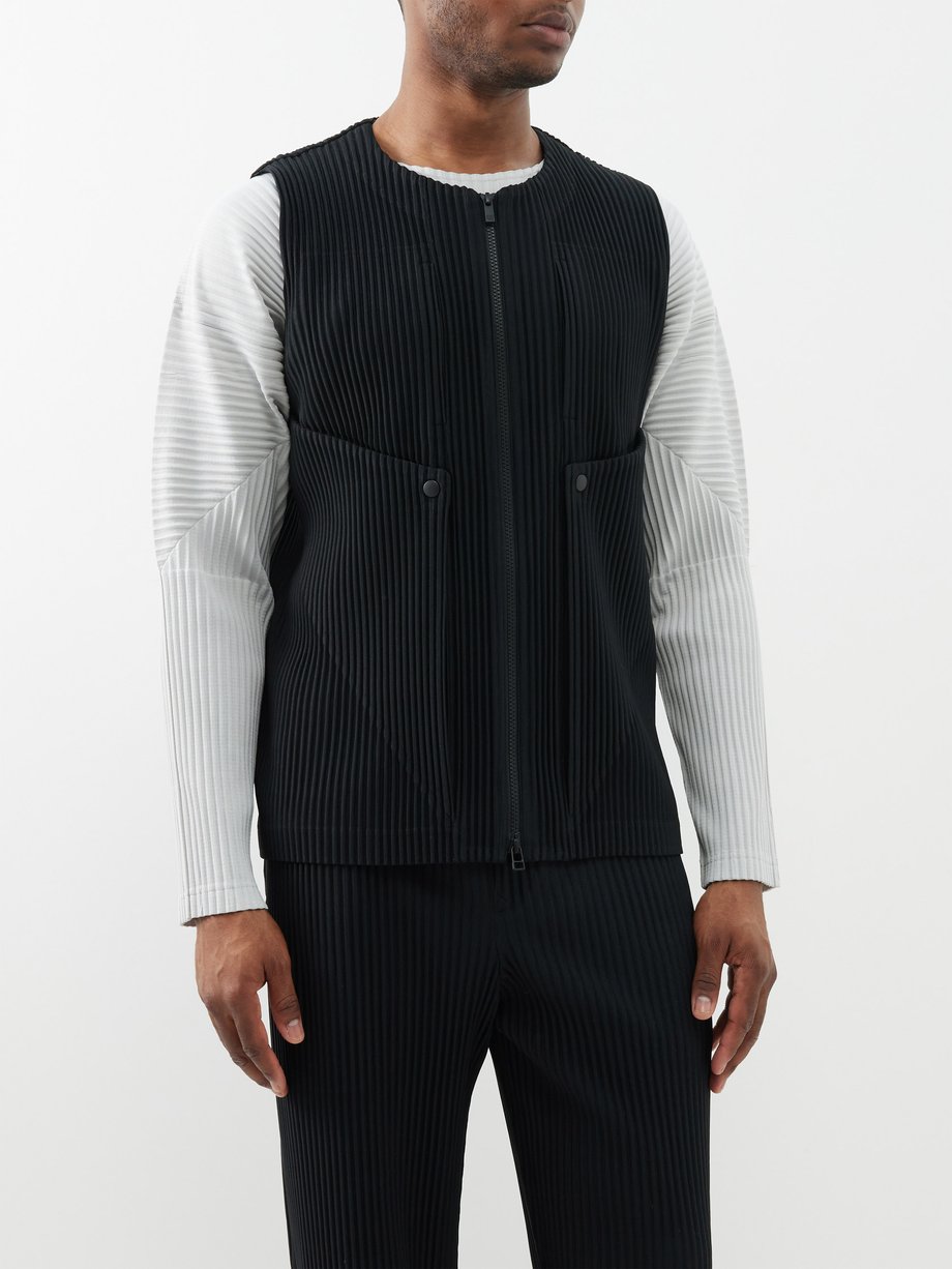 Technical-pleated panelled gilet video