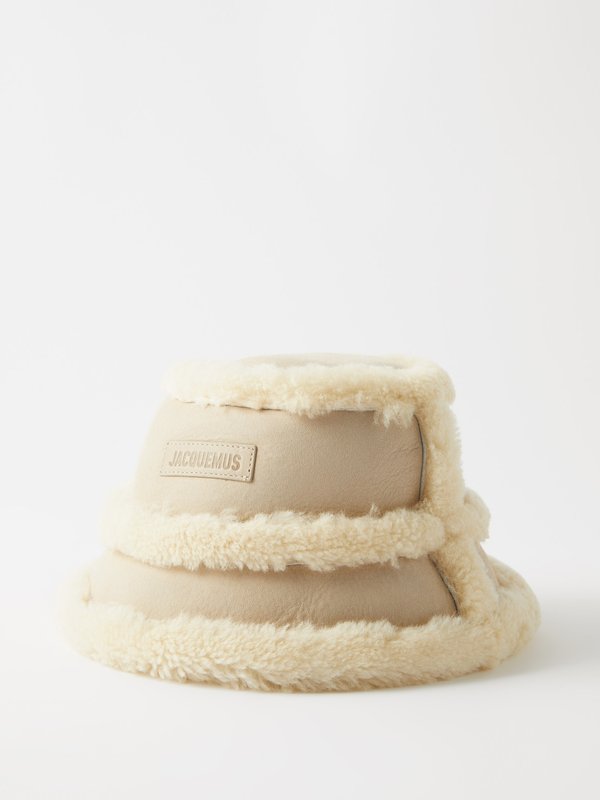 Jacquemus Logo-patch shearling bucket hat
