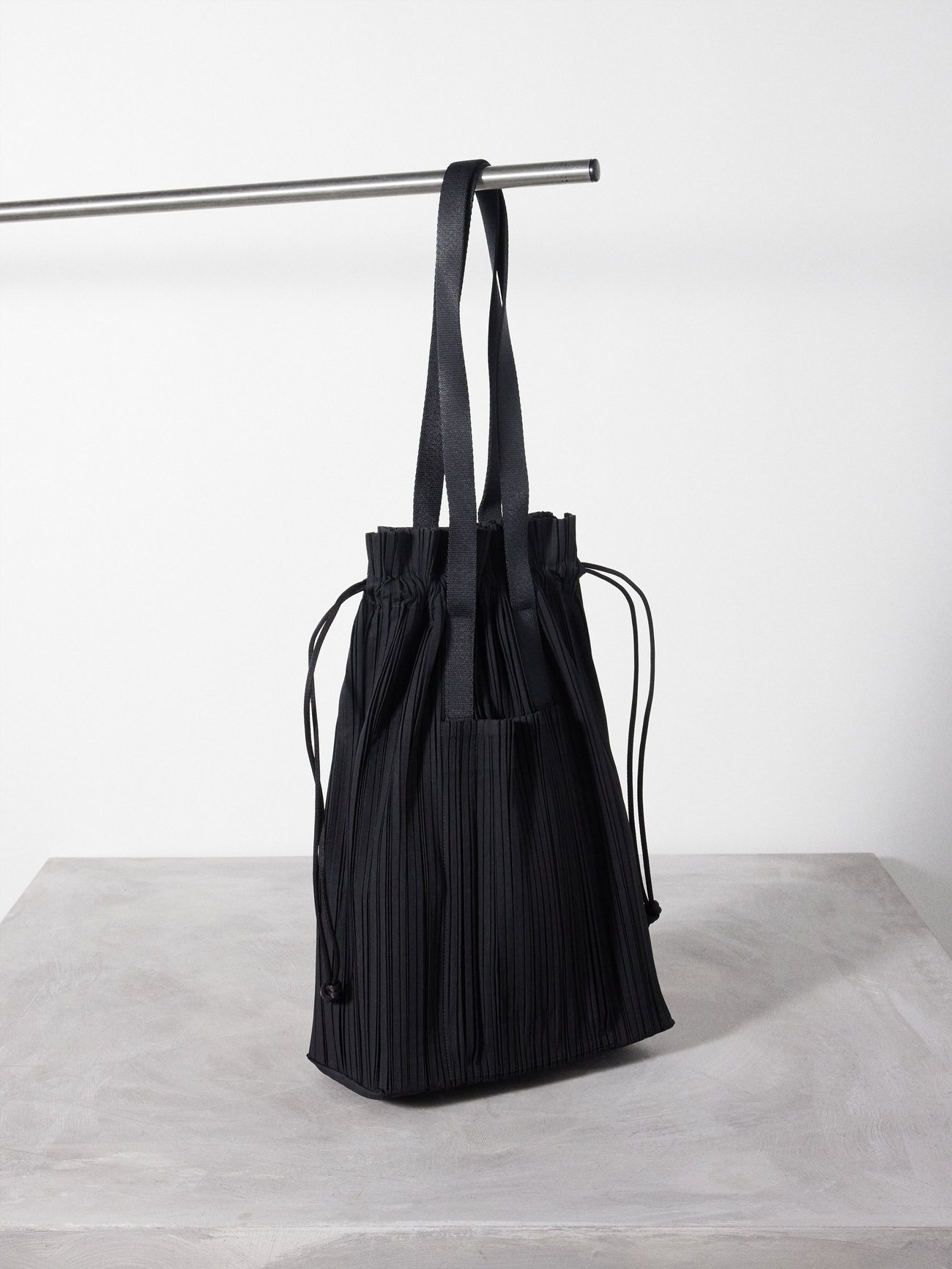 Pleats large technical-pleated tote bag