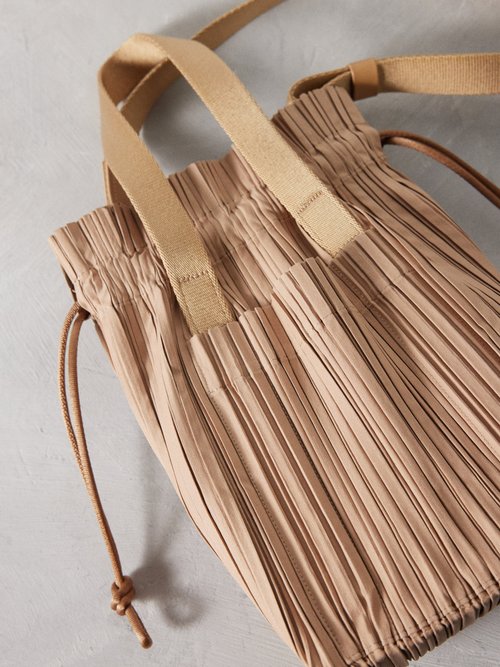 Technical-pleated Tote Bag In Neutral