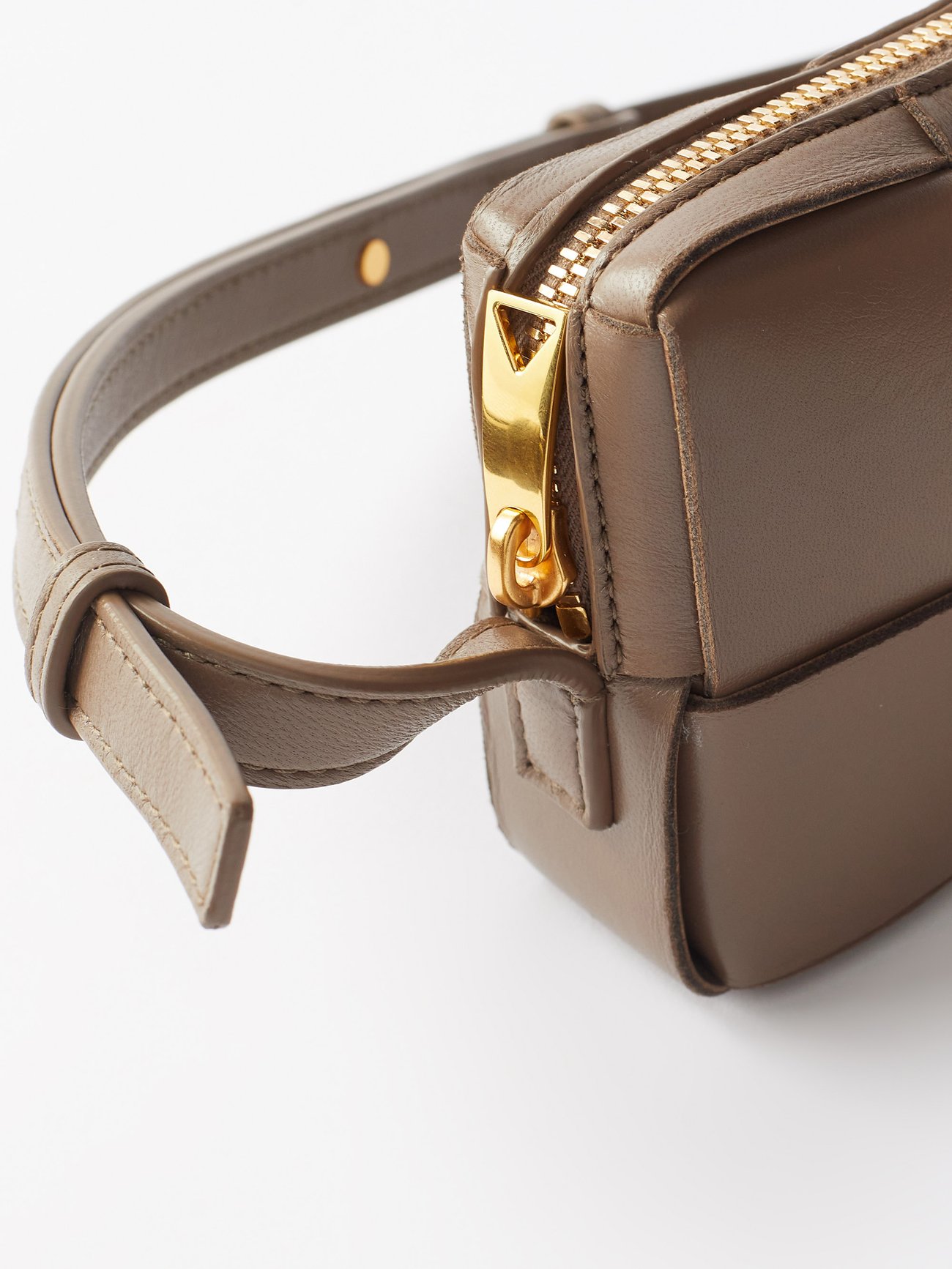 Intrecciato Leather Phone Pouch in Brown - Bottega Veneta