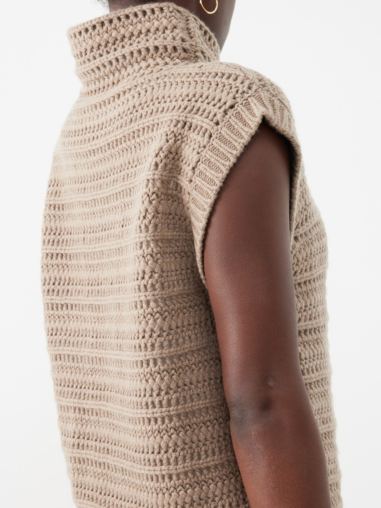 Cable-knit cashmere roll-neck tank top