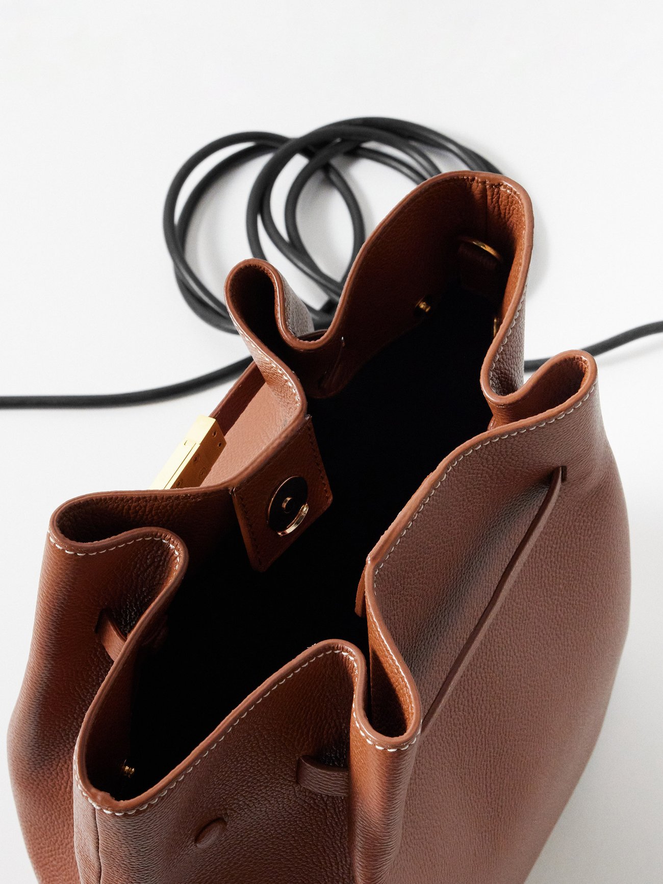 Demellier | The New York Large Bucket in Tan Small Grain Ecru Stitching | Leather Shoulder Bag