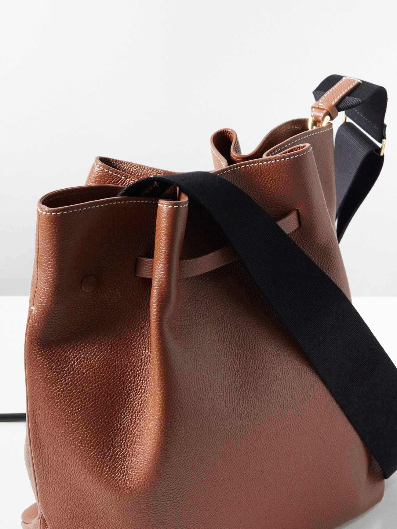 Demellier | The New York Large Bucket in Tan Small Grain Ecru Stitching | Leather Shoulder Bag