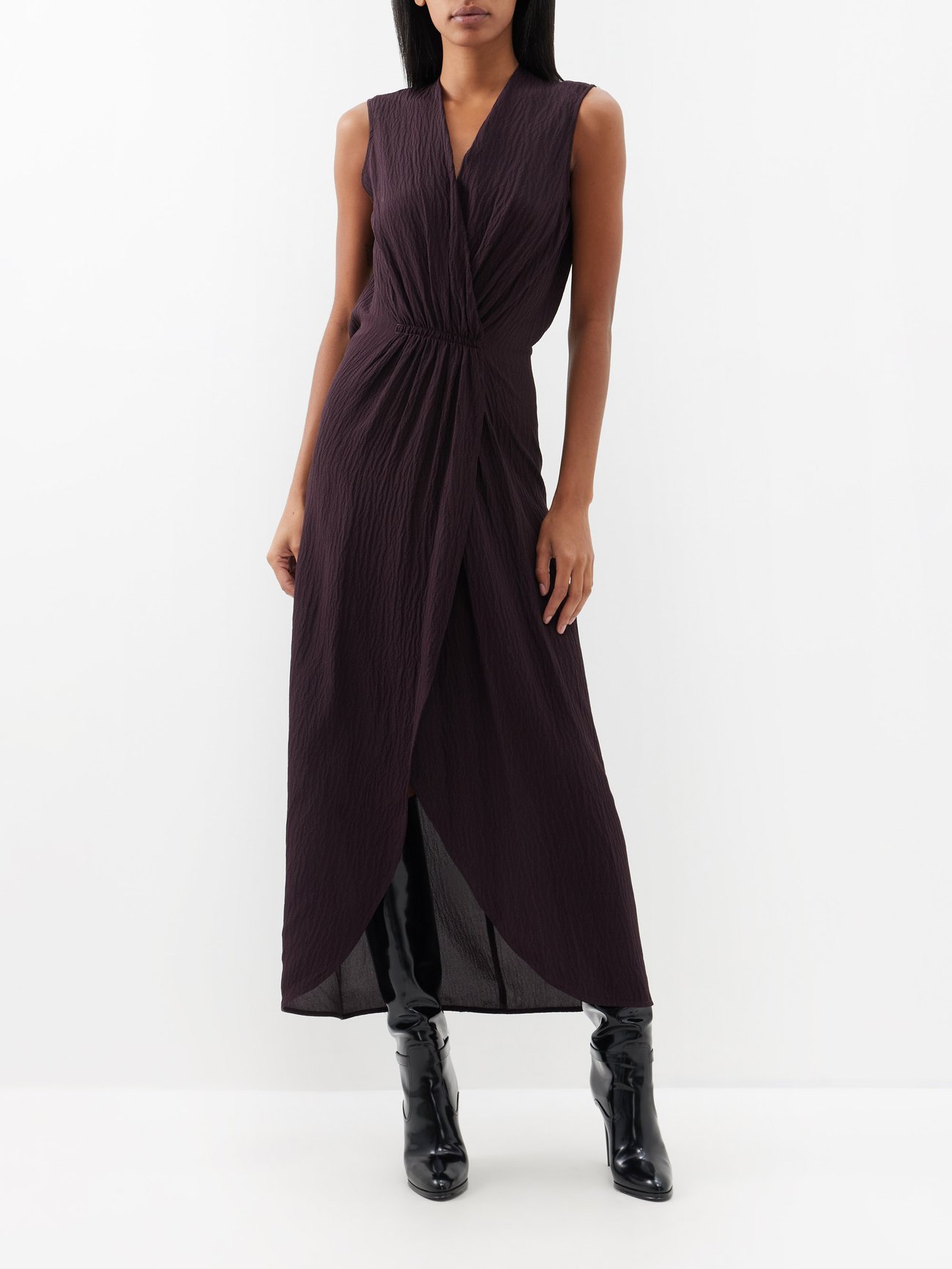 Raey cuts this burgundy dress from textured washed silk to an elegant silhouette that’s gathered at the waist before falling to a front-slit hem.