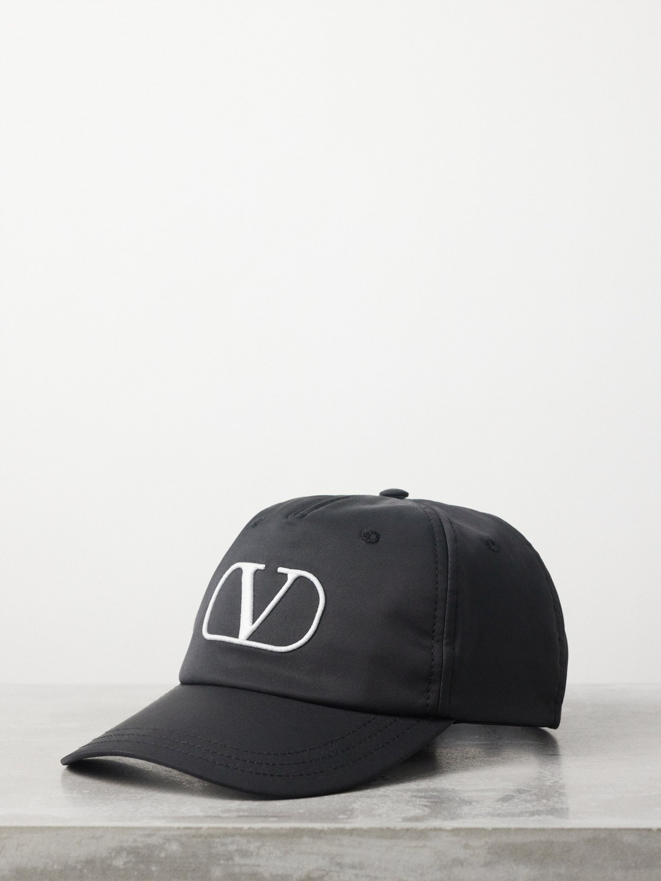 V-Logo twill baseball cap
