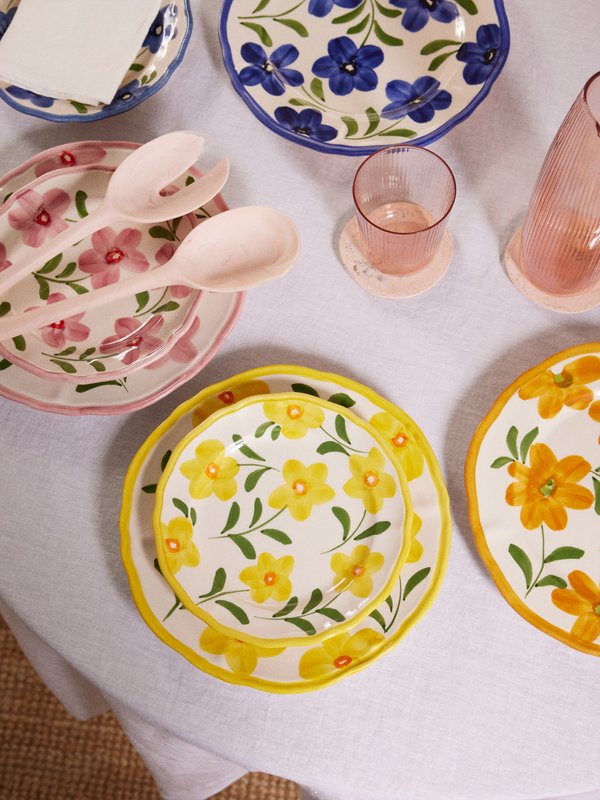 Les Ottomans Ensemble de quatre assiettes peintes à la main