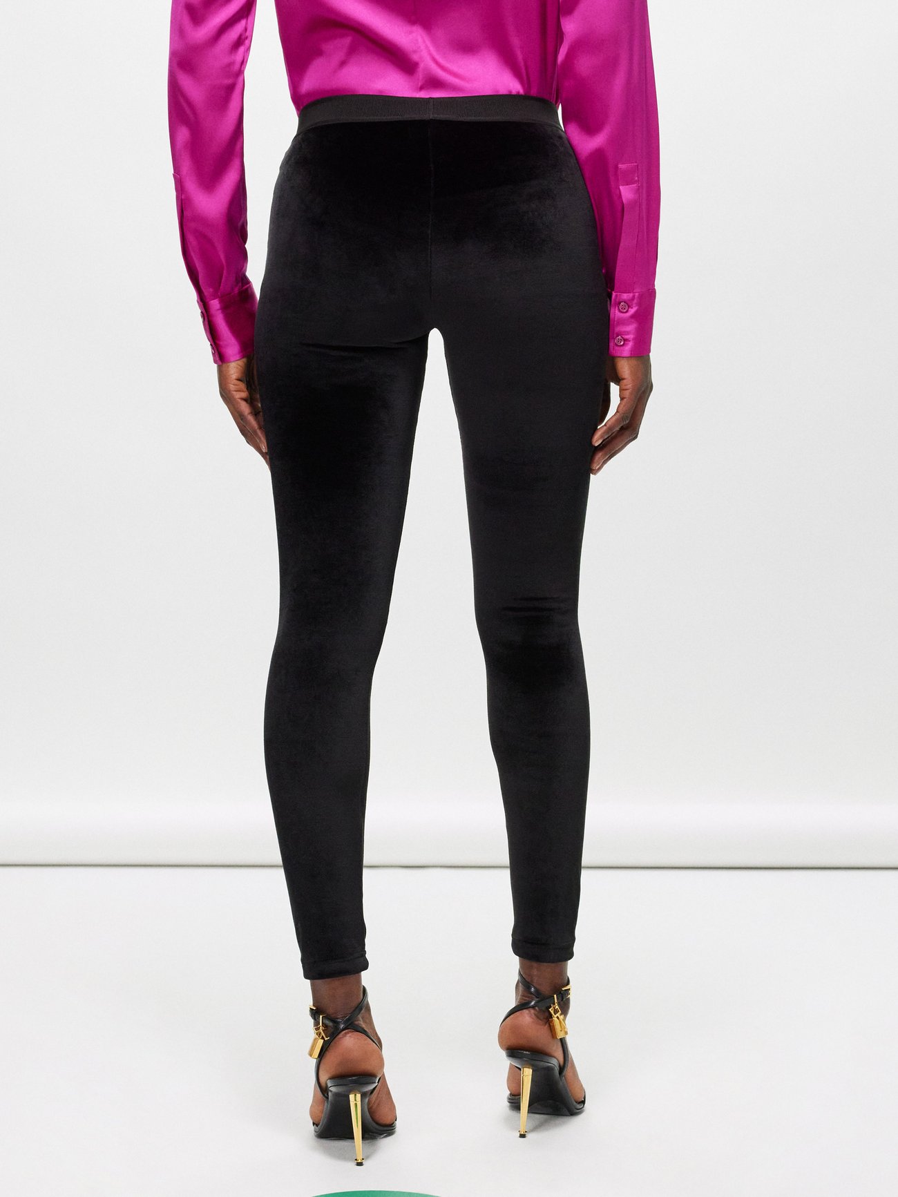 Score these Tom ford leggings for $157! Link in bio