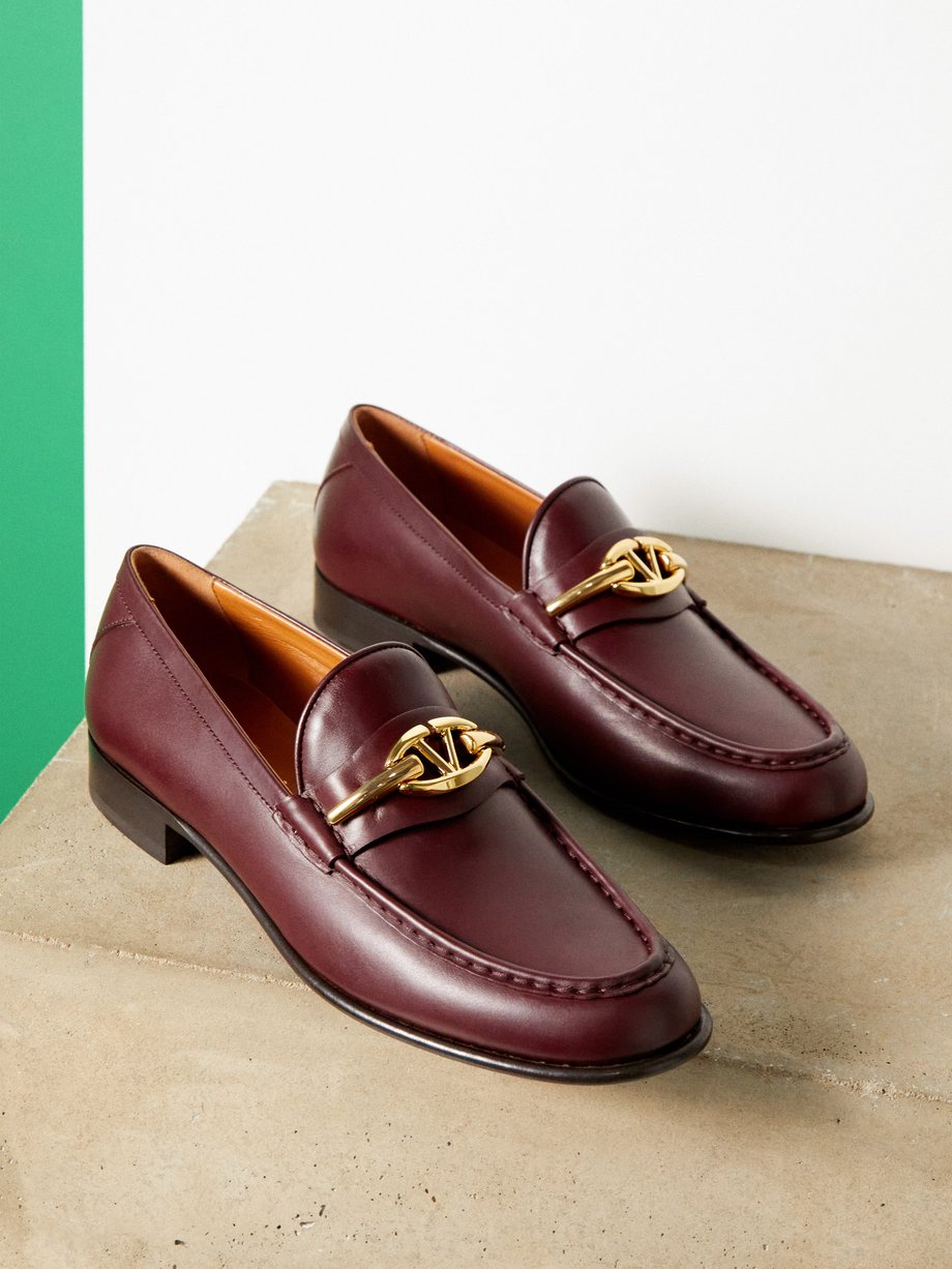 Valentino Garavani Burgundy V-Logo leather loafers | 매치스패션, 모던 럭셔리 온라인 쇼핑