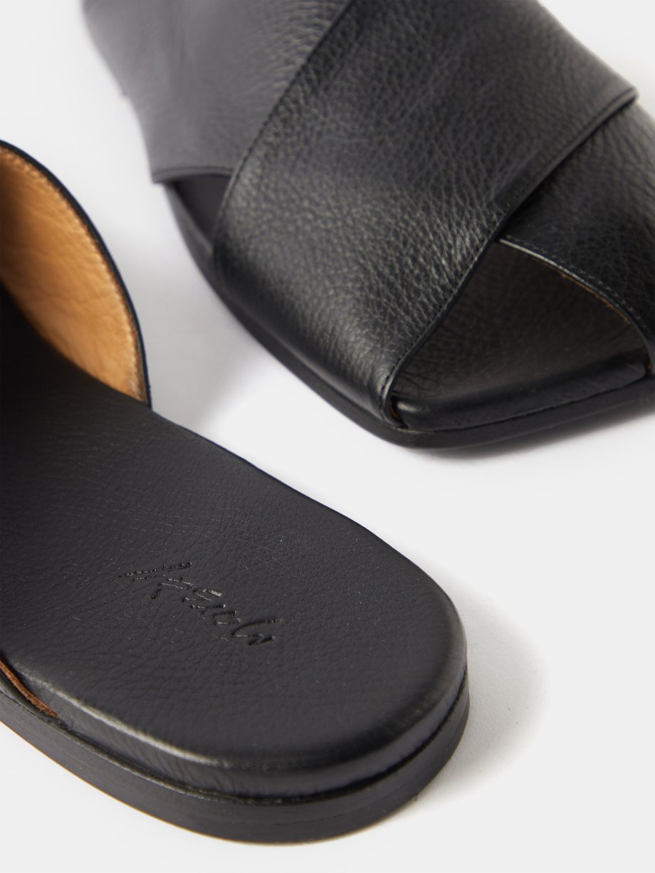 Gene flat leather sandals in black - The Row | Mytheresa