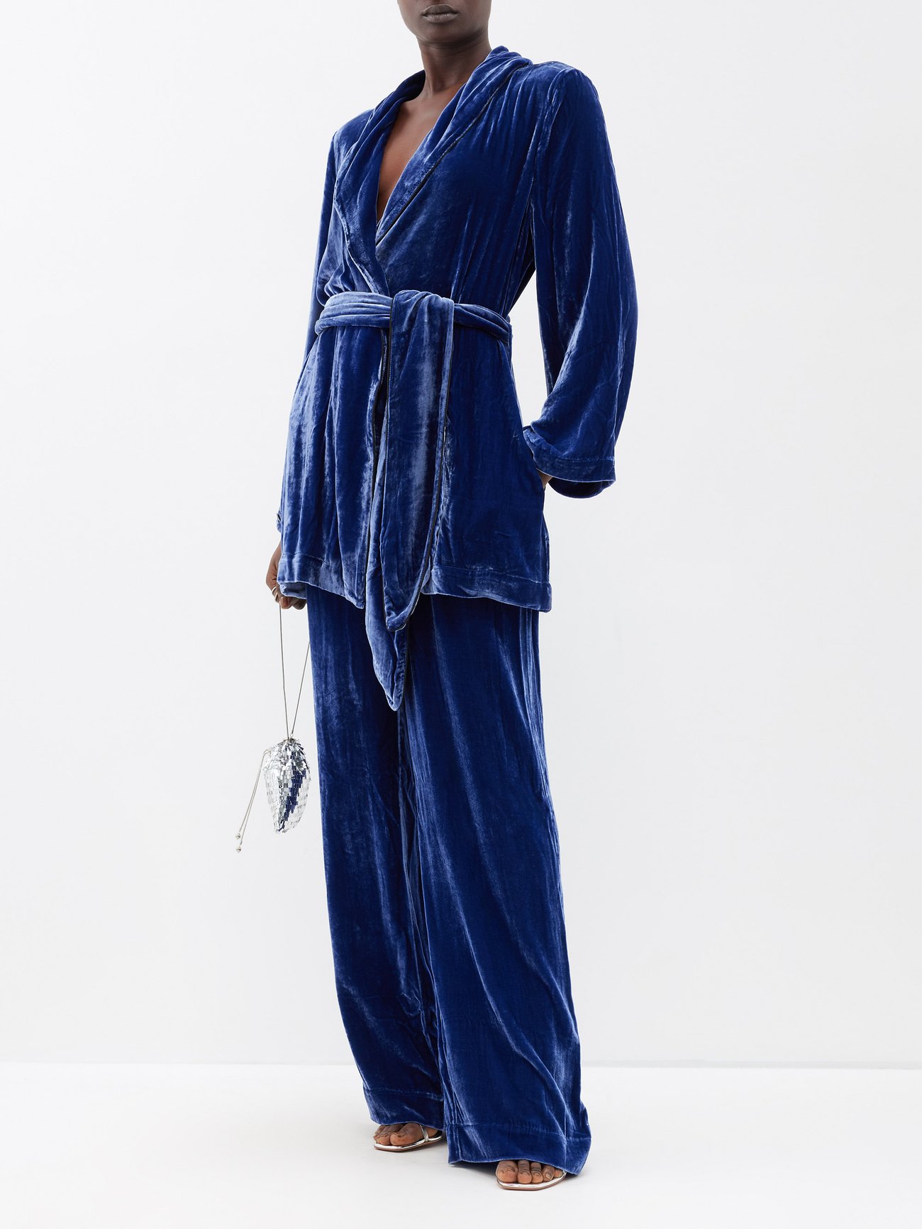 Saunter around in Sleeping with Jacques' dark blue trousers, cut to a languid wide leg from velvet to pair with the matching robe.