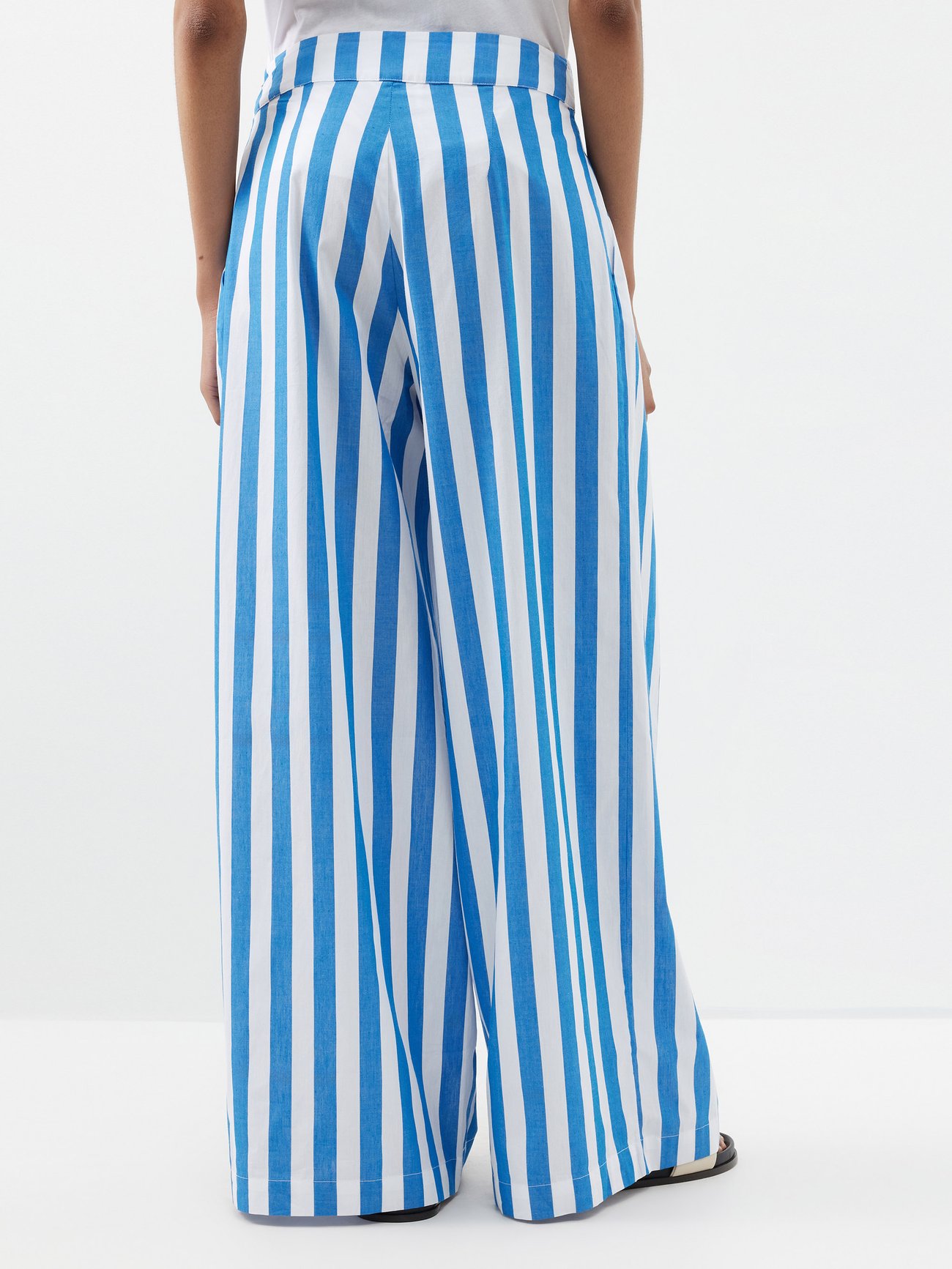 What to Wear With Striped Pants - Read This First | Stripe pants outfit, Striped  palazzo pants, Stripe outfits