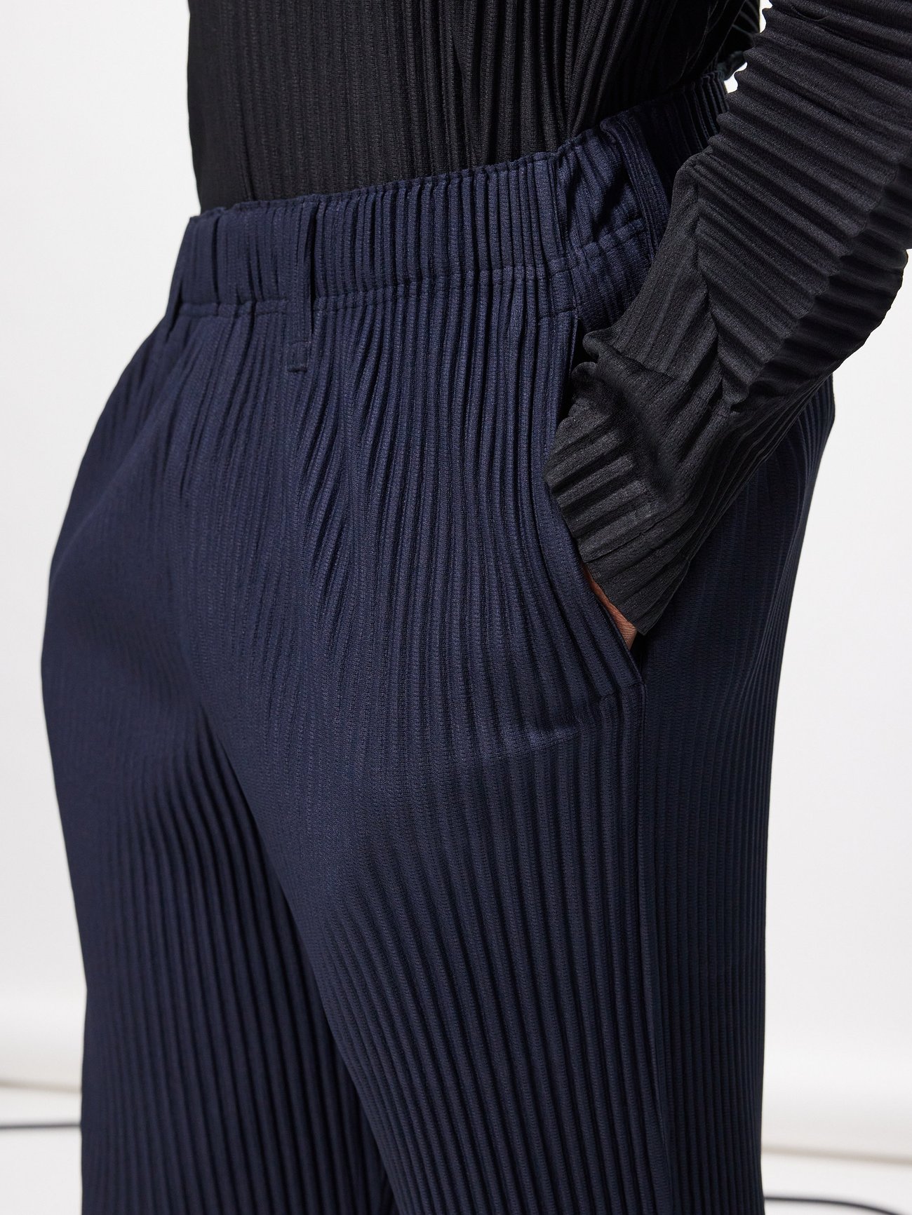 Technical-pleated suit trousers