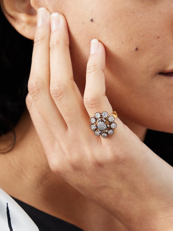 Begüm Khan Sedarino crystal-cluster pinky ring