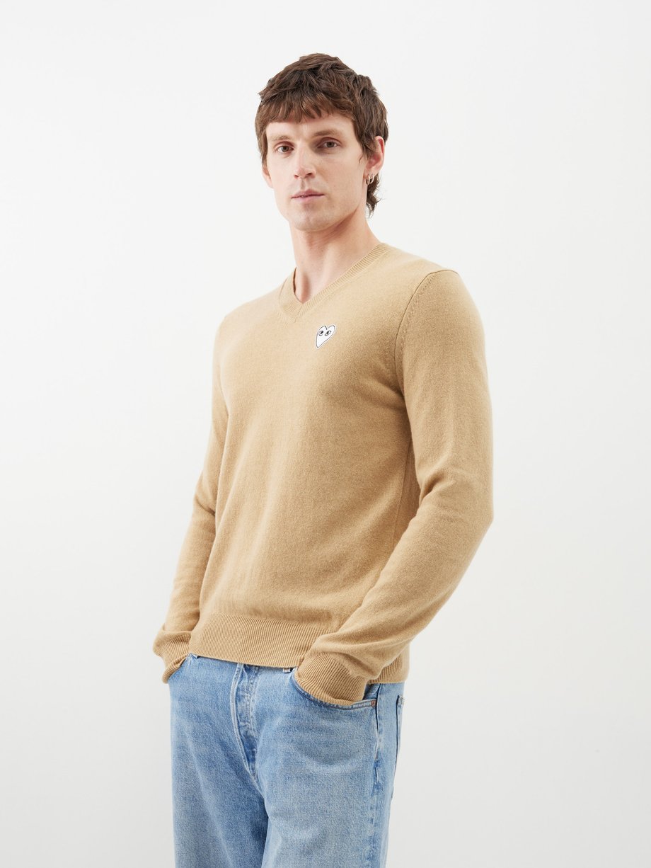 Beige V-neck heart-embroidered wool sweater | Comme des Garçons