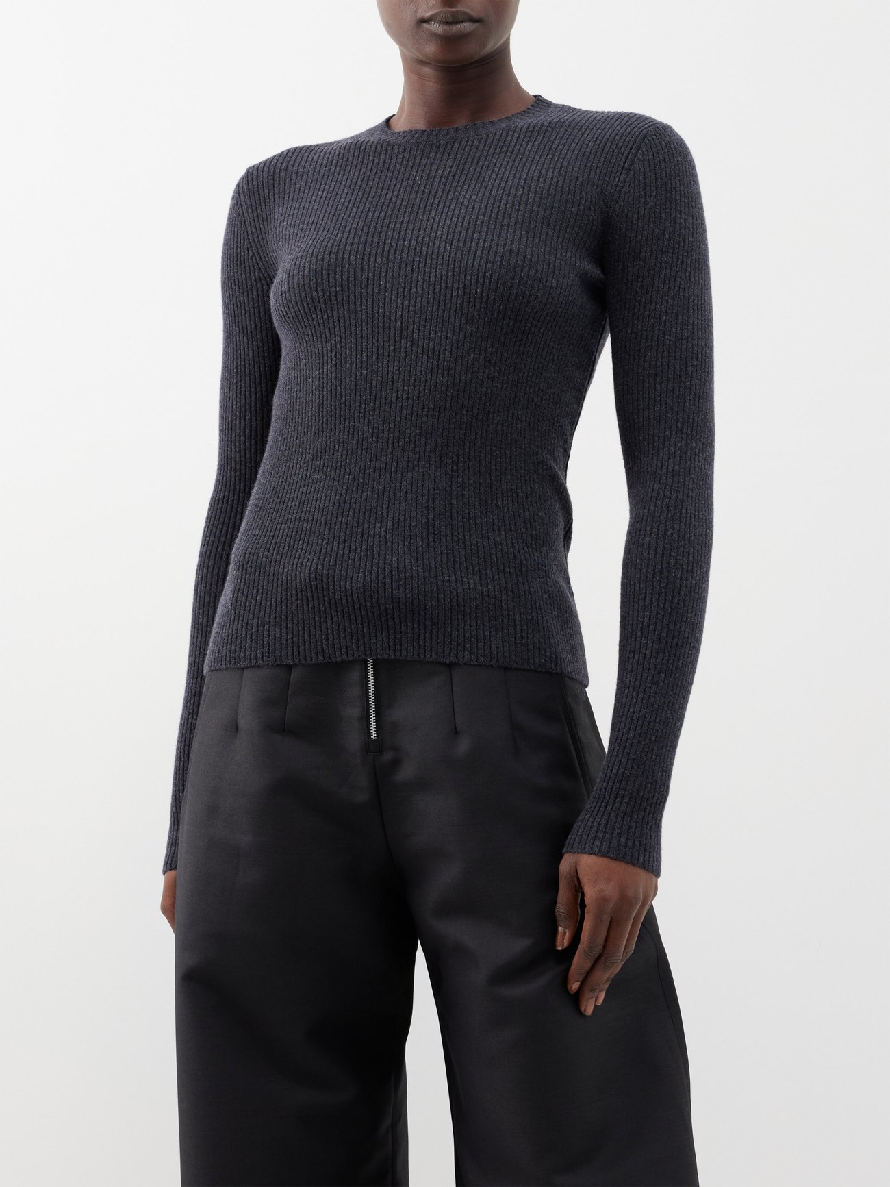 Anthracite merino-wool sweater video