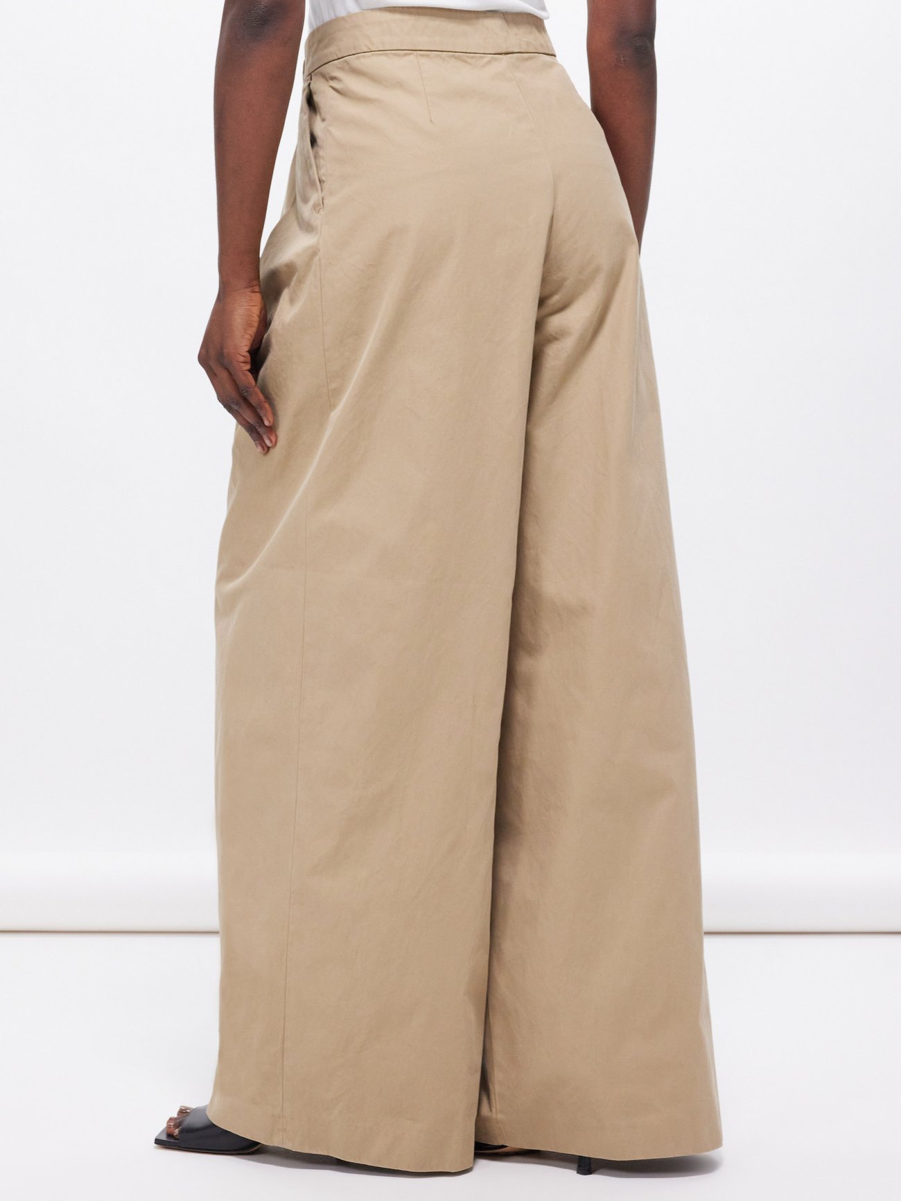 Pleated wide-leg chinos