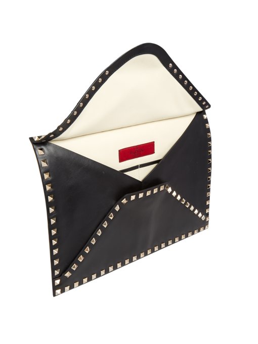 Rockstud leather envelope clutch | Valentino | MATCHESFASHION.COM UK