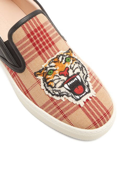 Tiger-embroidered slip-on canvas 