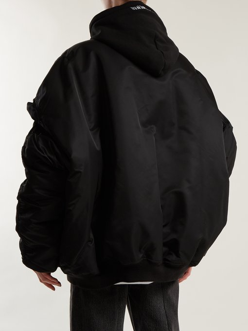 Oversized reversible hooded bomber jacket展示图