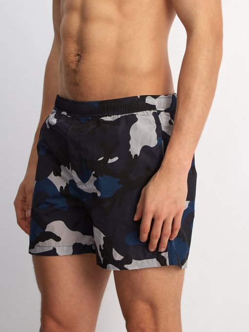 Camouflage-print swim shorts展示图