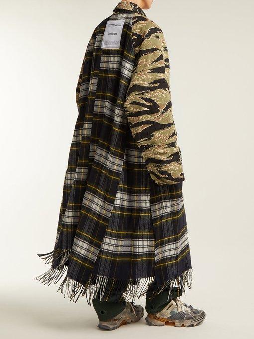 Reversible camouflage and scarf trench coat展示图