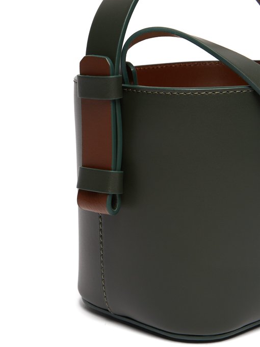 Adenia mini matte leather bucket bag展示图