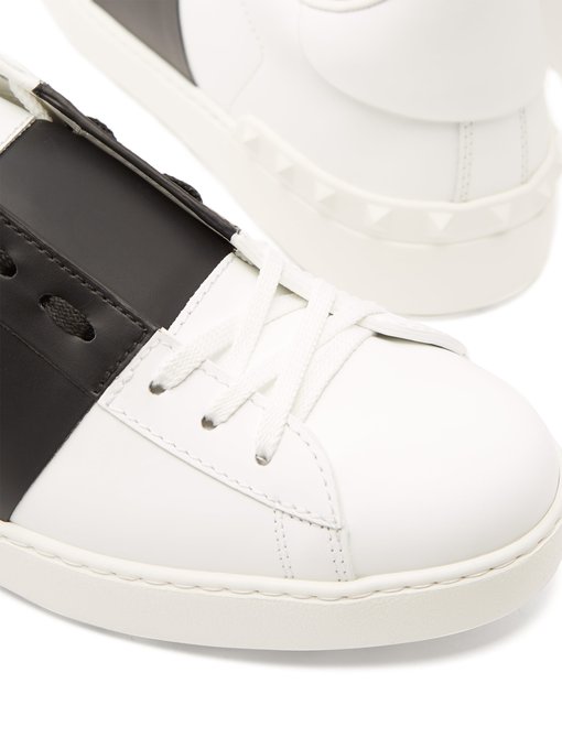 Open low-top leather trainers 