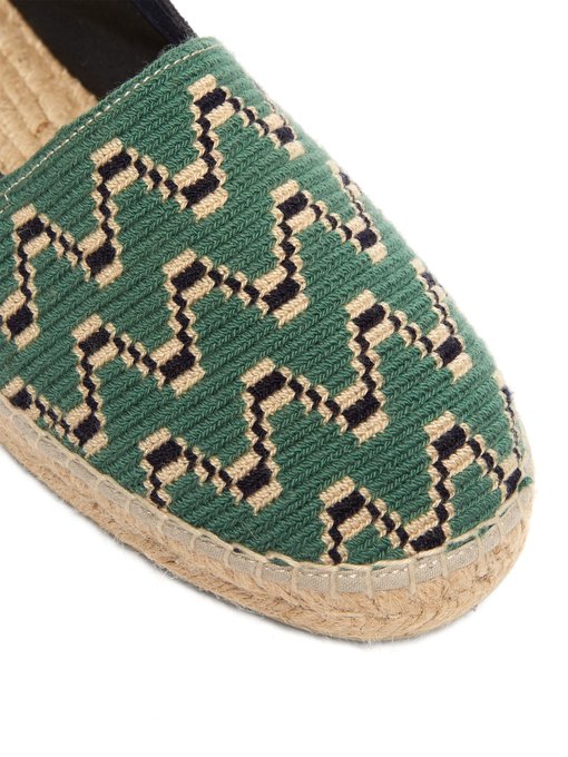 Wave-patterned woven and suede 