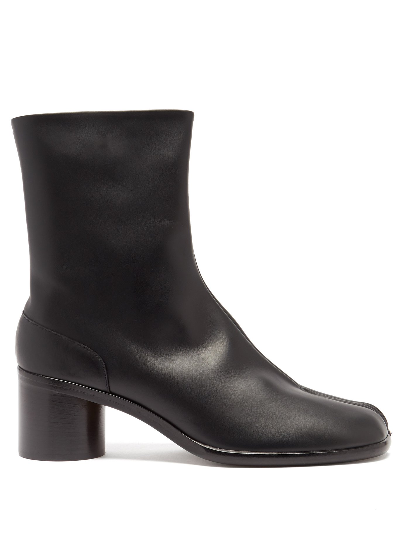 22SS 메종 마르지엘라 타비 스플릿토 앵클 부츠 Maison Margiela Black Tabi split-toe leather ankle boots