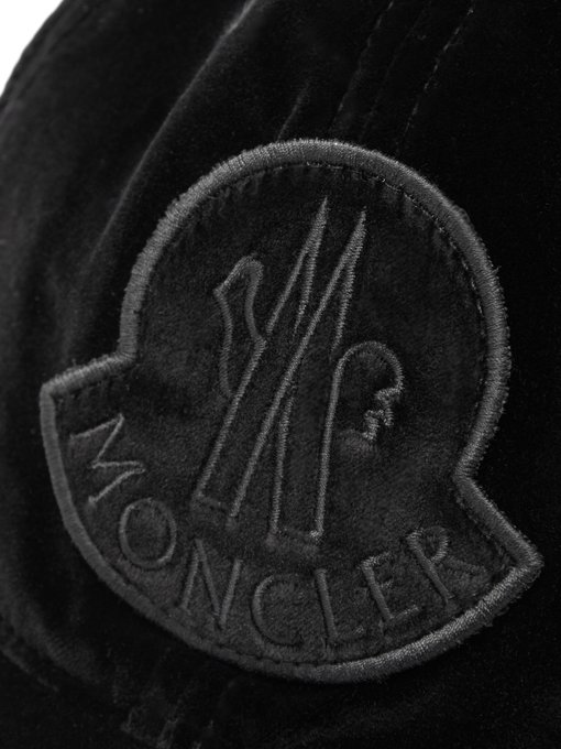 black moncler logo