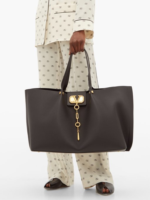 valentino go logo escape tote